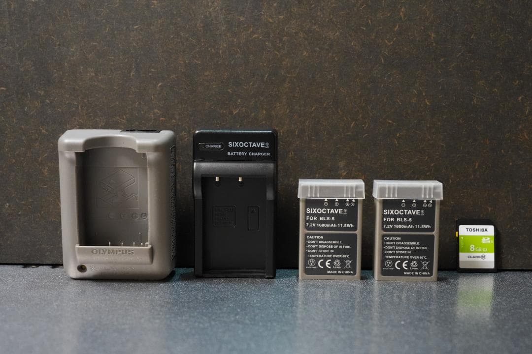 OM-D E-M10 Mark III EZダブルズームキット + おまけ付き