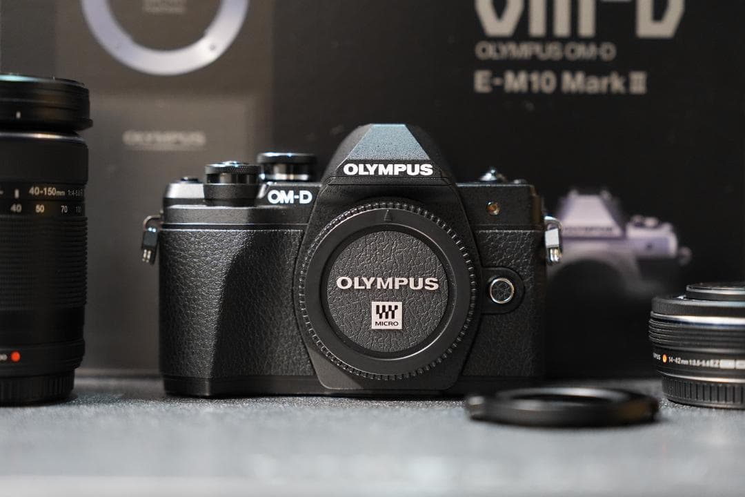 OM-D E-M10 Mark III EZダブルズームキット + おまけ付き