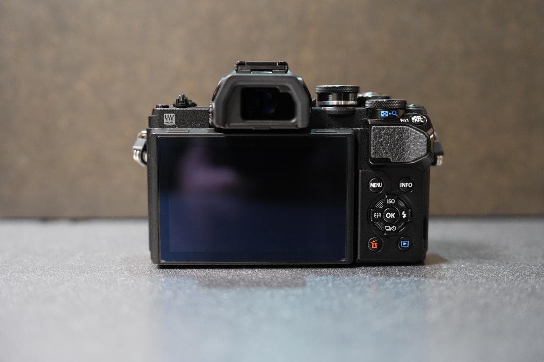 OM-D E-M10 Mark III EZダブルズームキット + おまけ付き