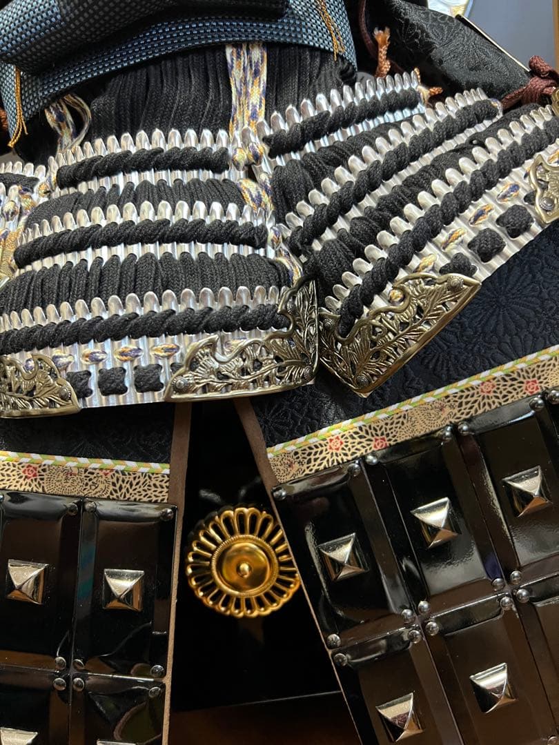 五月人形　いぶし銀昇龍鎧飾り　大和