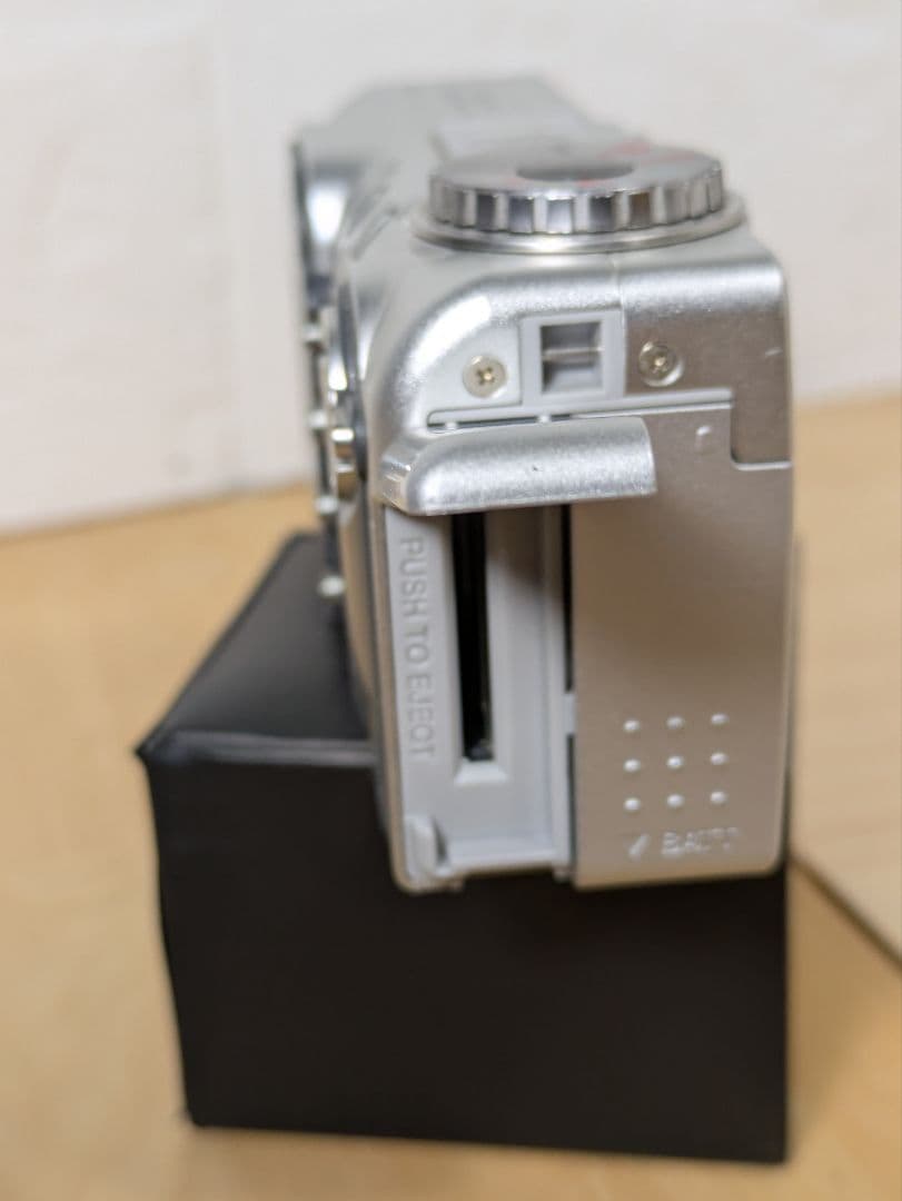 稼働品　Minolta DiMAGE F100 コンパクトデジタルカメラ