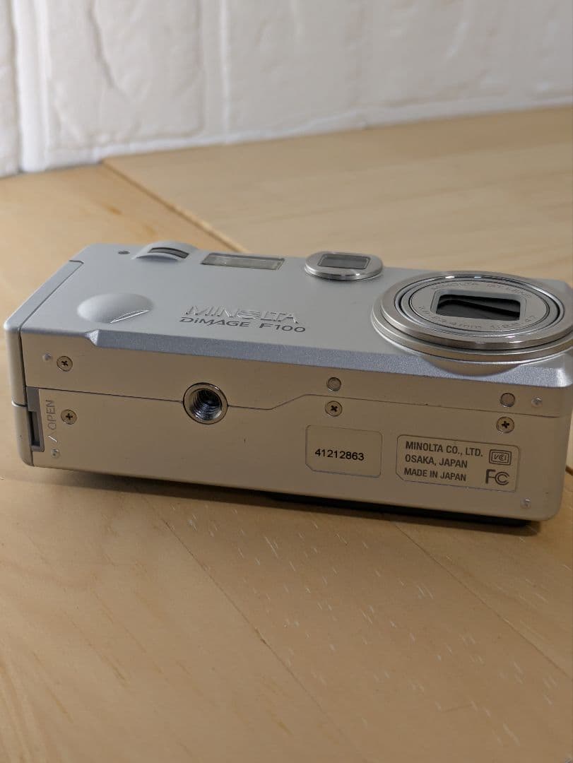 稼働品　Minolta DiMAGE F100 コンパクトデジタルカメラ