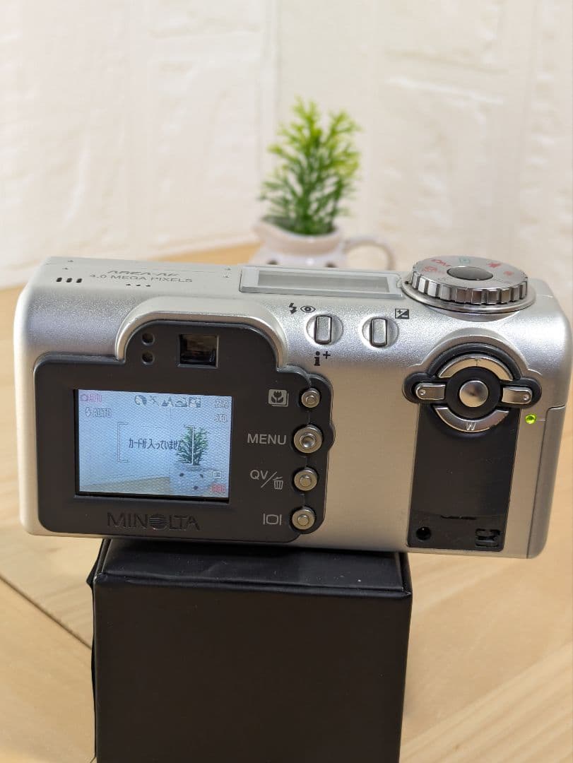 稼働品　Minolta DiMAGE F100 コンパクトデジタルカメラ