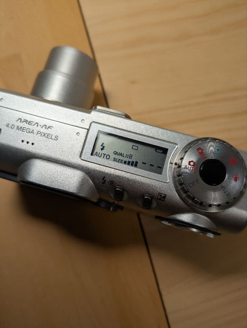 稼働品　Minolta DiMAGE F100 コンパクトデジタルカメラ