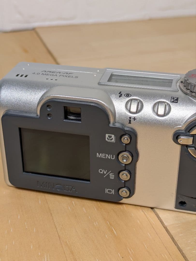 稼働品　Minolta DiMAGE F100 コンパクトデジタルカメラ