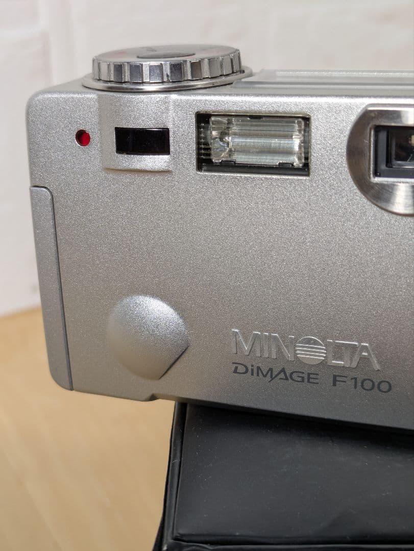 稼働品　Minolta DiMAGE F100 コンパクトデジタルカメラ