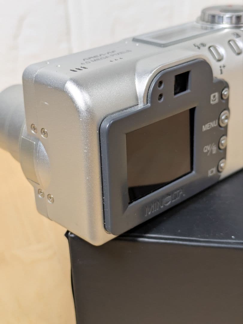 稼働品　Minolta DiMAGE F100 コンパクトデジタルカメラ