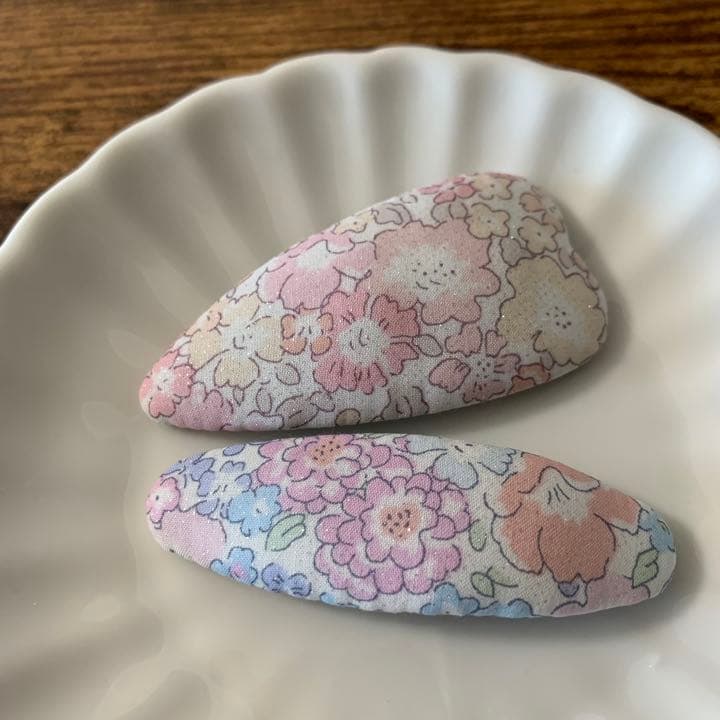【258】リバティプリント　ハンドメイド　パッチンピン　ハート　オーバル　2個