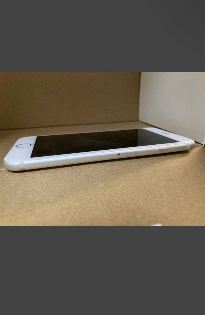 Apple iPhone 7 シルバー SIMフリー