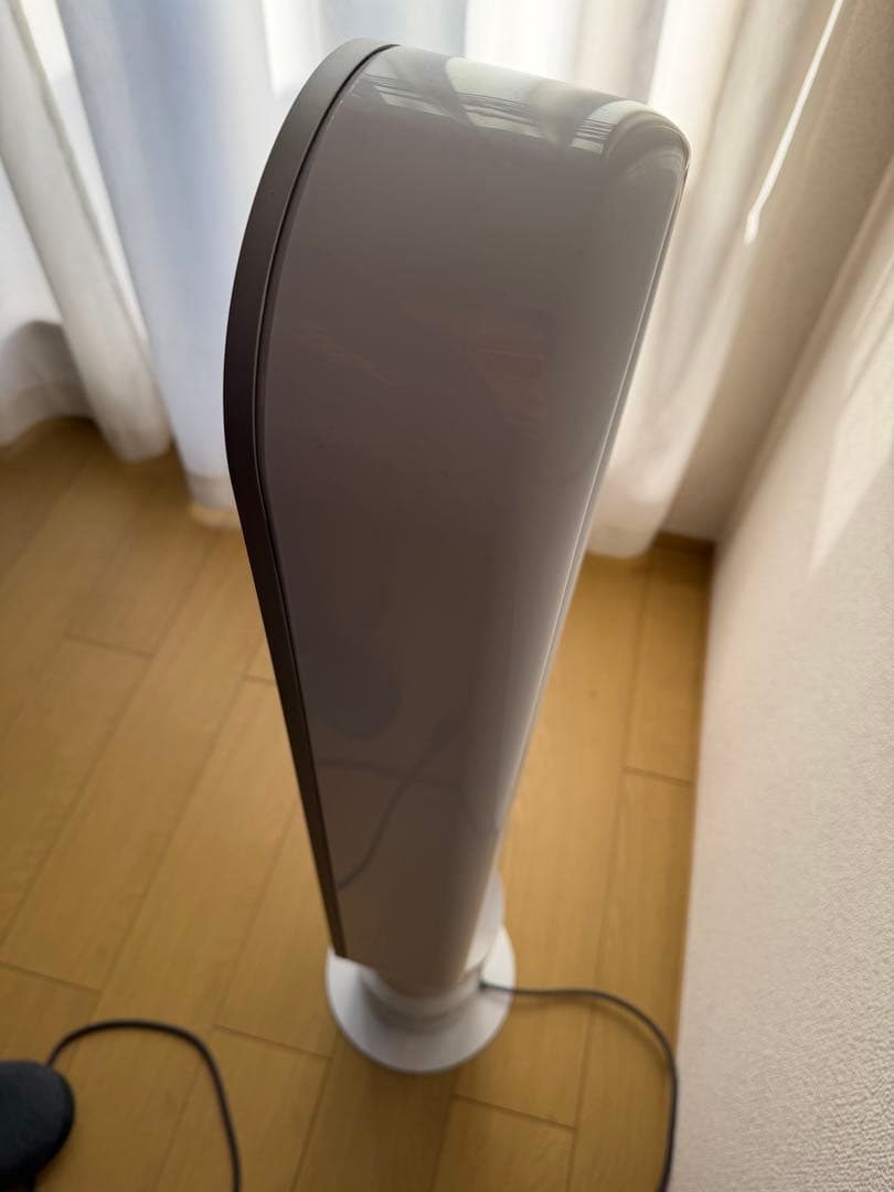 Dysonダイソン　タワー型 ホワイト 扇風機　リモコン付