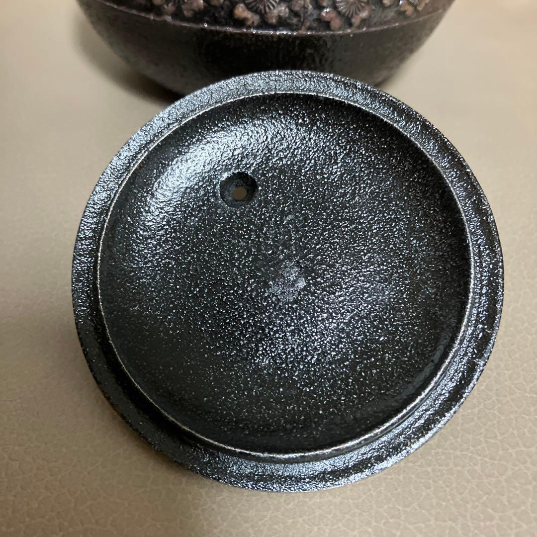 煎茶道具　南部鉄器　岩鋳造　清茂作 金桜文 　砂鉄急須瓶