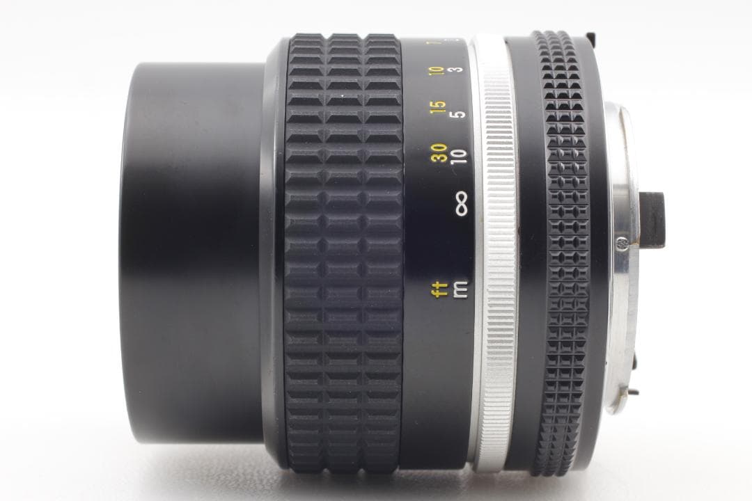 Nikon Ai-s Nikkor 85mm f/2 ケース
