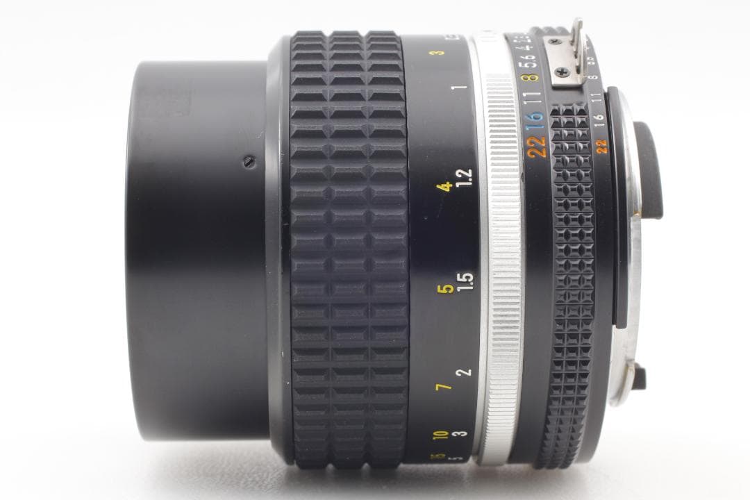 Nikon Ai-s Nikkor 85mm f/2 ケース