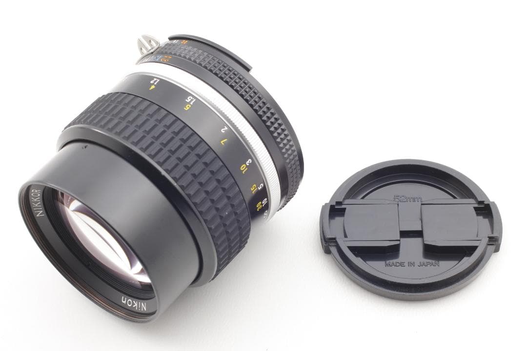 Nikon Ai-s Nikkor 85mm f/2 ケース