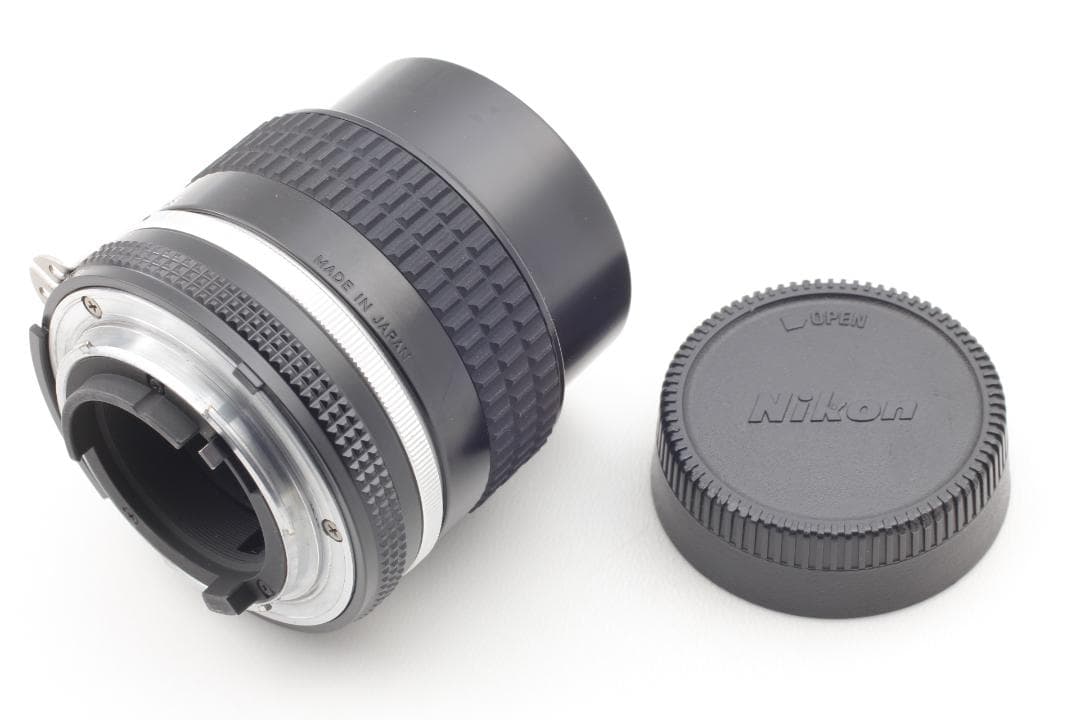 Nikon Ai-s Nikkor 85mm f/2 ケース