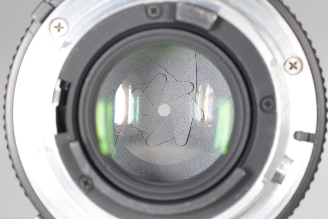 Nikon Ai-s Nikkor 85mm f/2 ケース