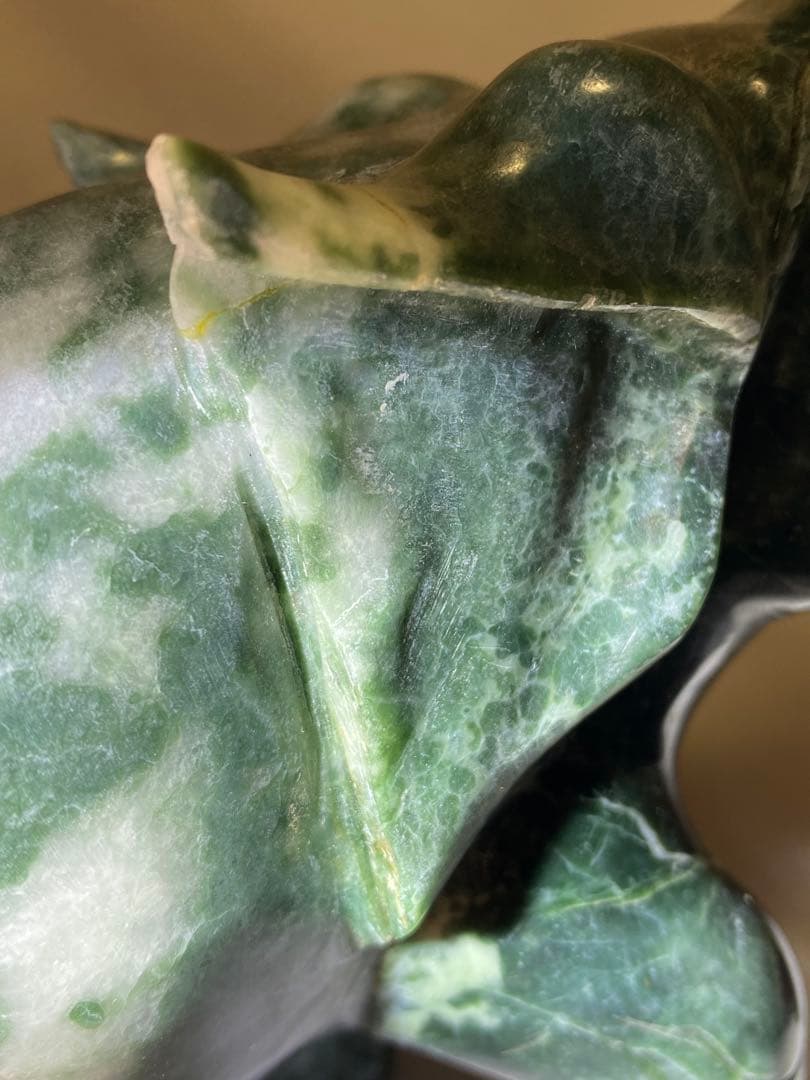 2804❣️ 翡翠　象　彫刻 木製台座付き 入手困難
