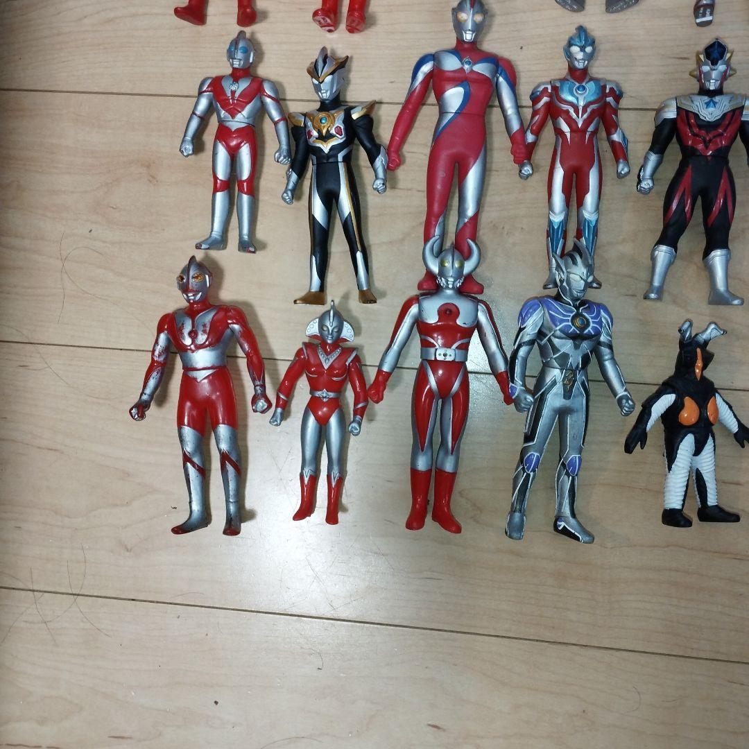 ウルトラマンフィギュア　84体セット　ソフビ等まとめ売り　バンダイ　BANDAI