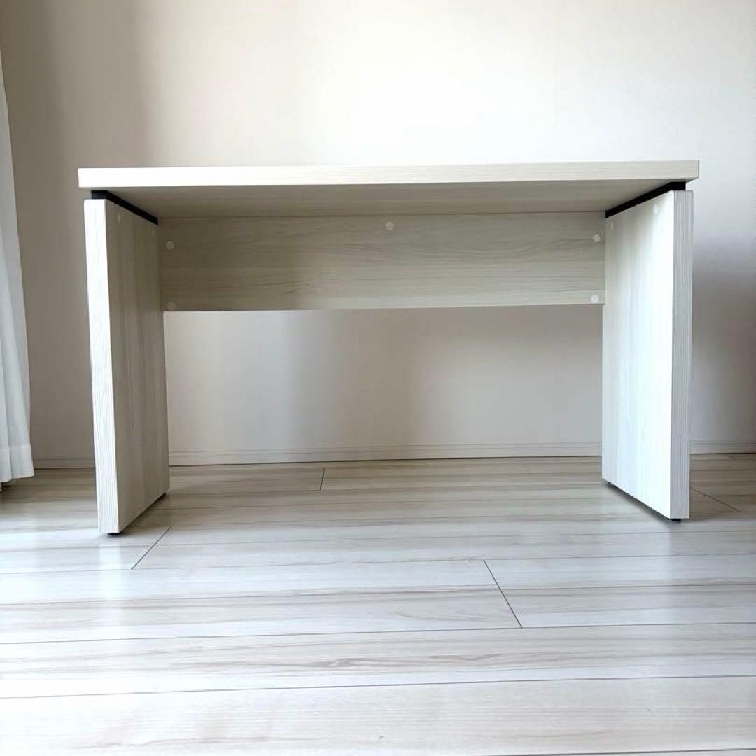 白井産業　アイボリー アジャスター　配線処理付きパソコンデスク