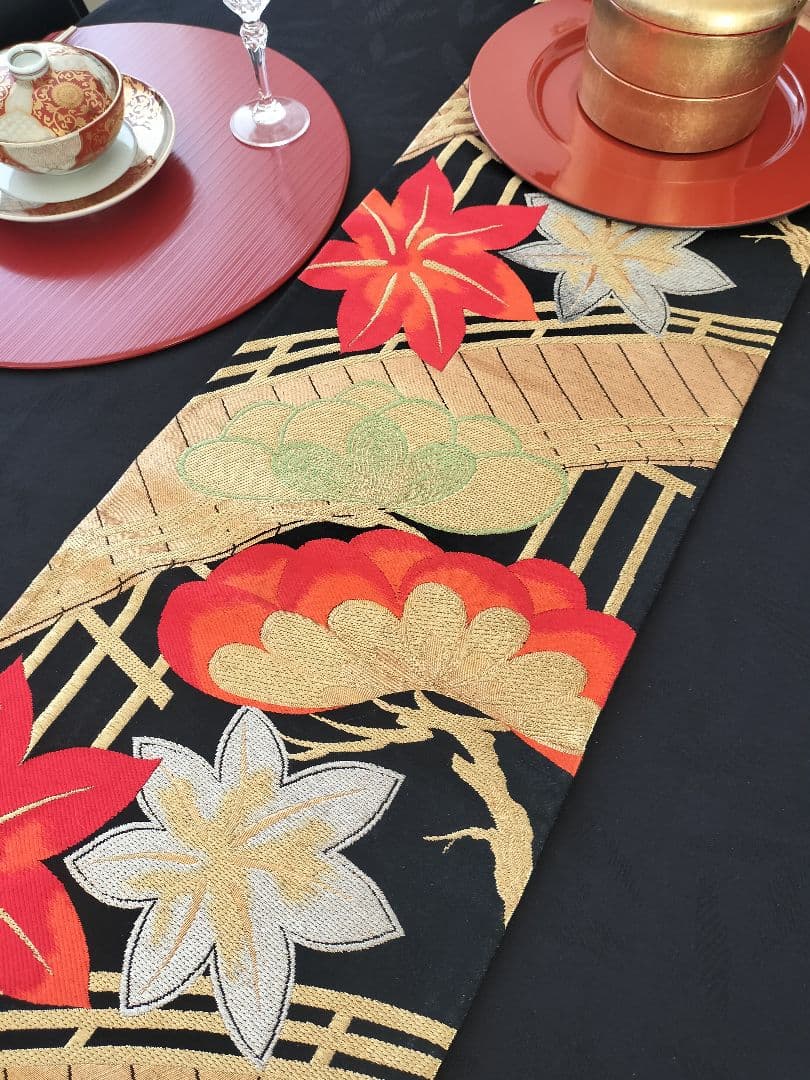 A887★逸品‼️豪華刺繍‼️テーブルランナー2m6cm