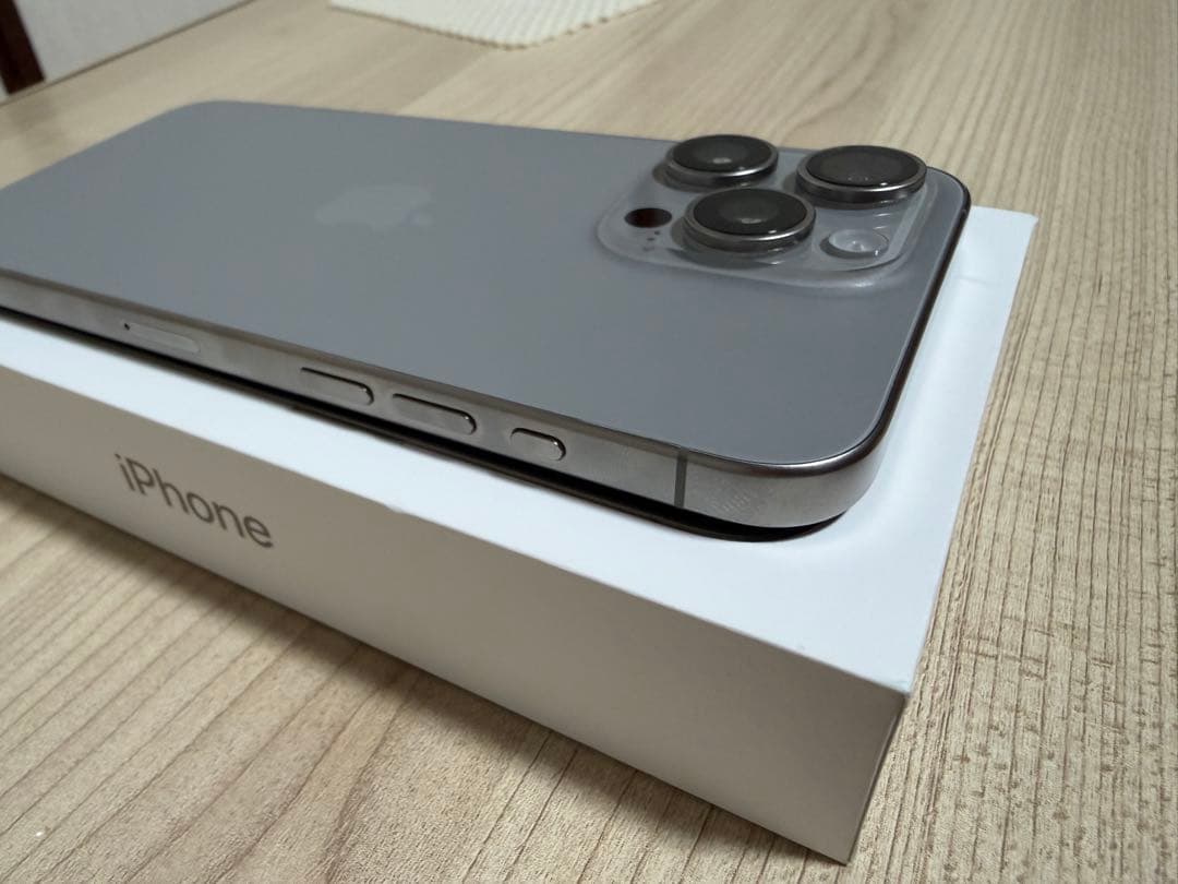 【美品】iPhone 15 Promax 256GB ナチュラルチタニウム