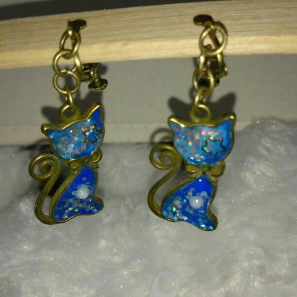 ＵＶレジンで、作った宇宙猫イヤリング