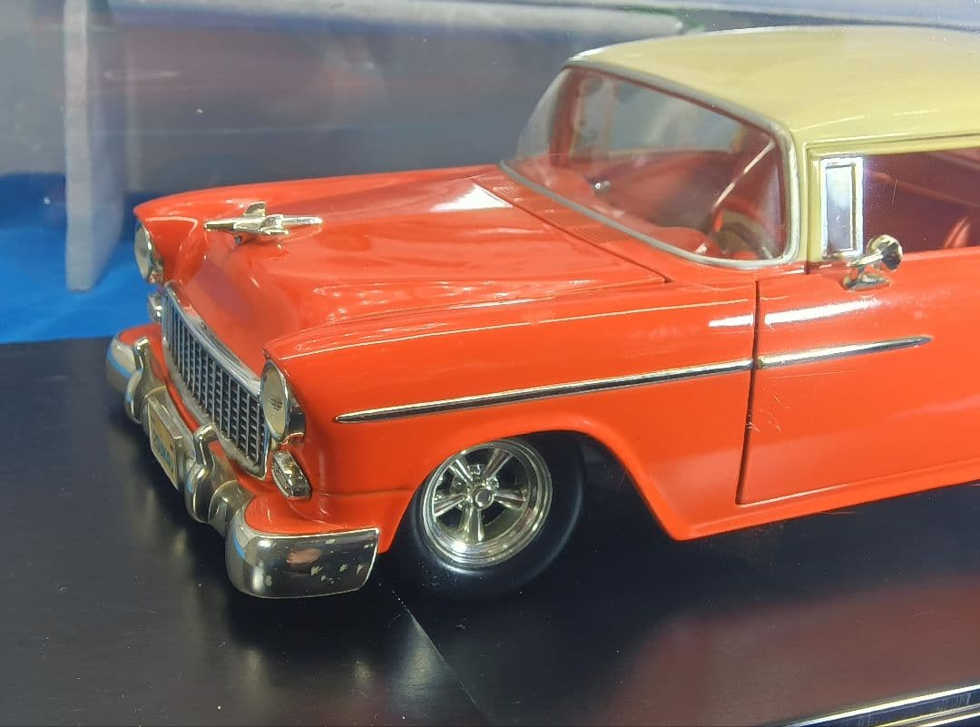 1/18 シボレー ベルエア ストリートロッド 元箱なし ディスプレイケース付