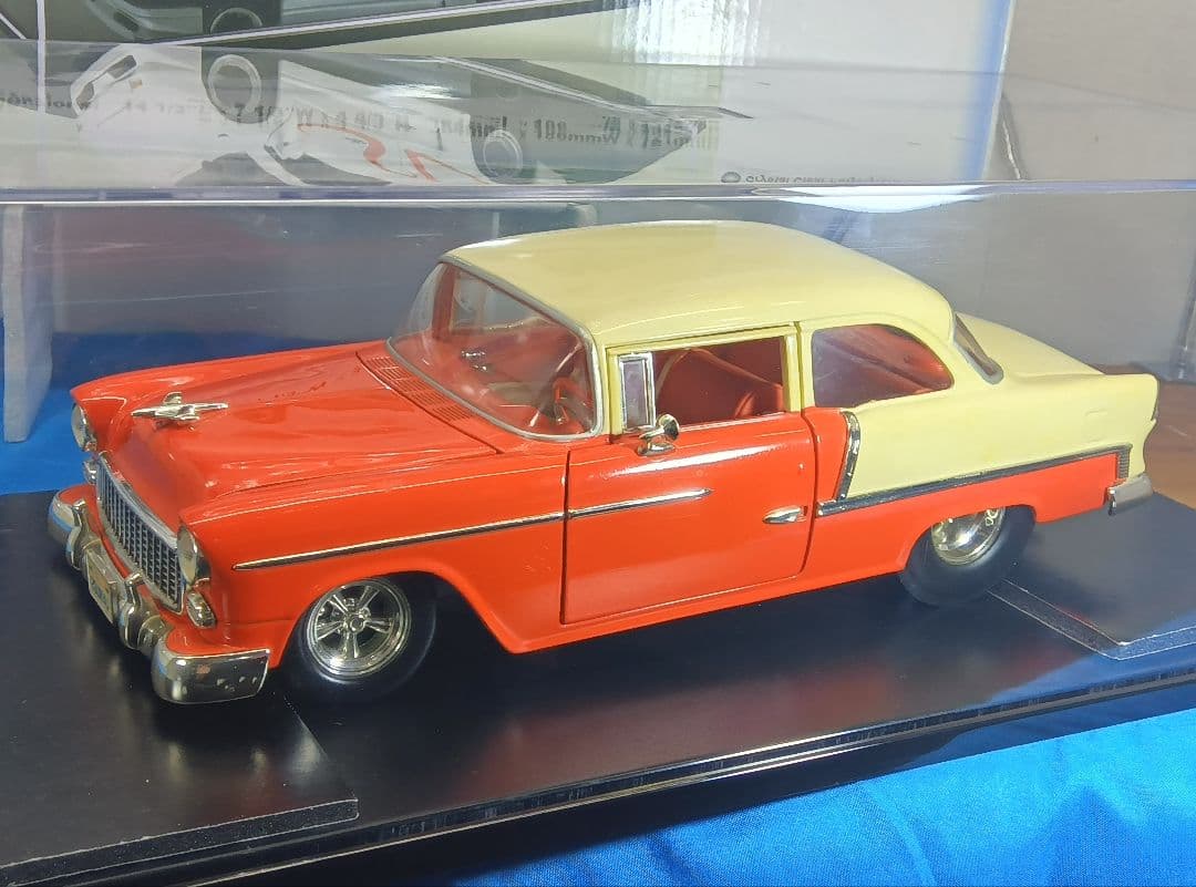 1/18 シボレー ベルエア ストリートロッド 元箱なし ディスプレイケース付