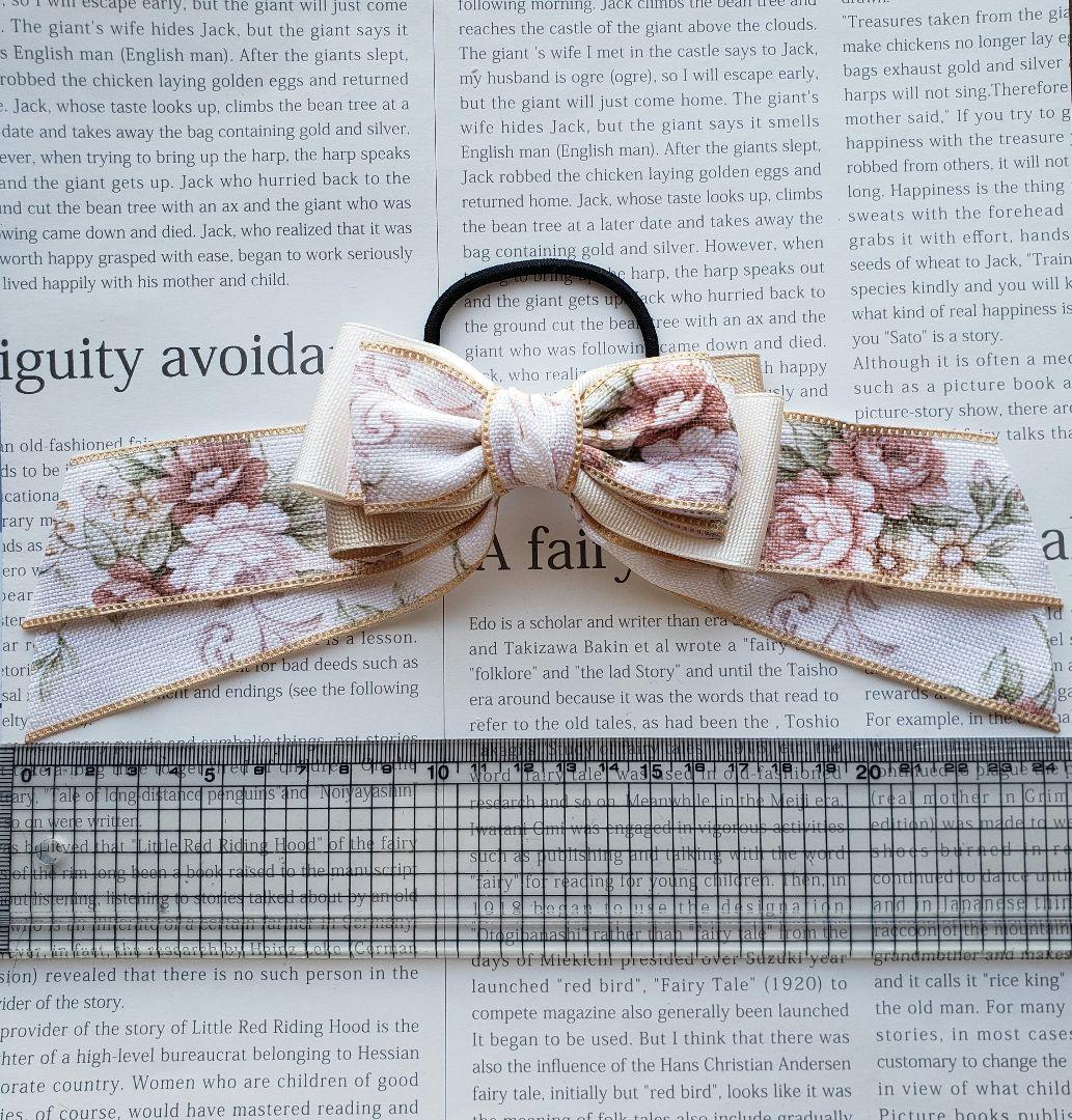 リボン　ヘアゴム♡花柄ベージュ♡ひらひらリボン♡ハンドメイド