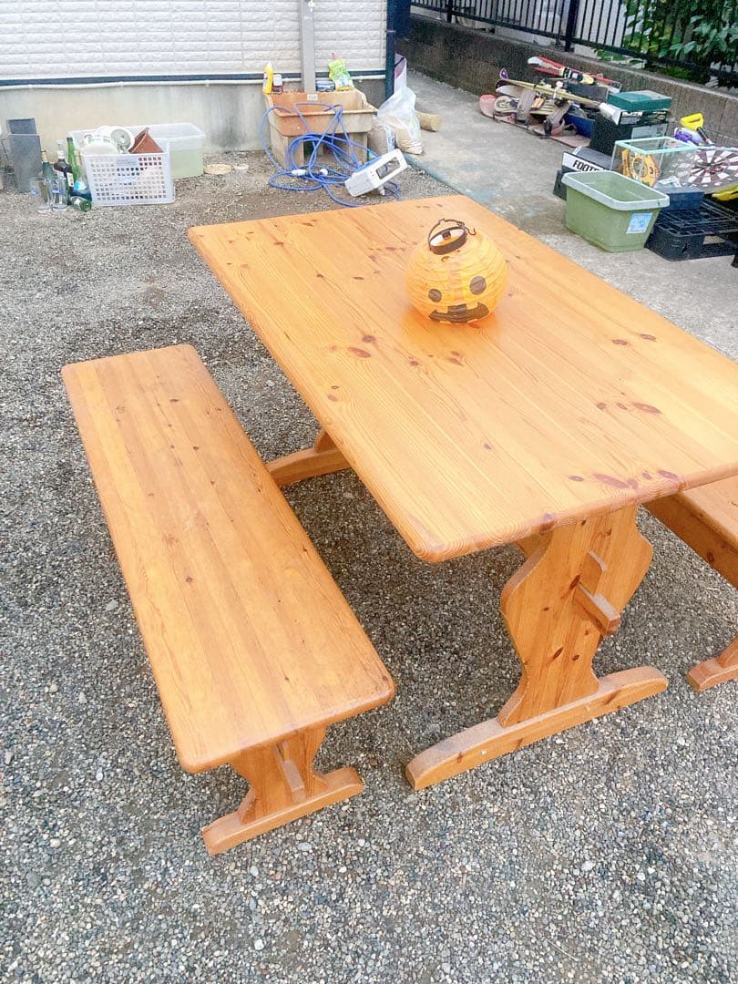 コテージにて使用 木製長椅子とテーブルインテリア家具