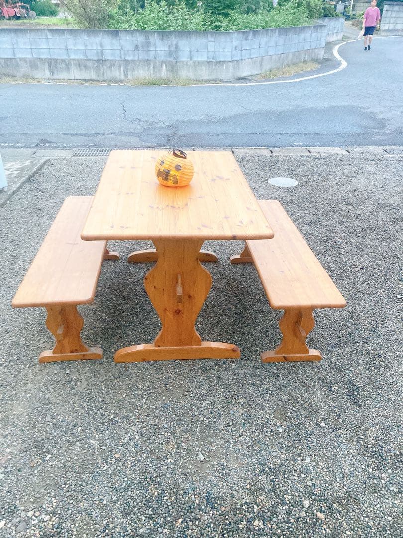 コテージにて使用 木製長椅子とテーブルインテリア家具