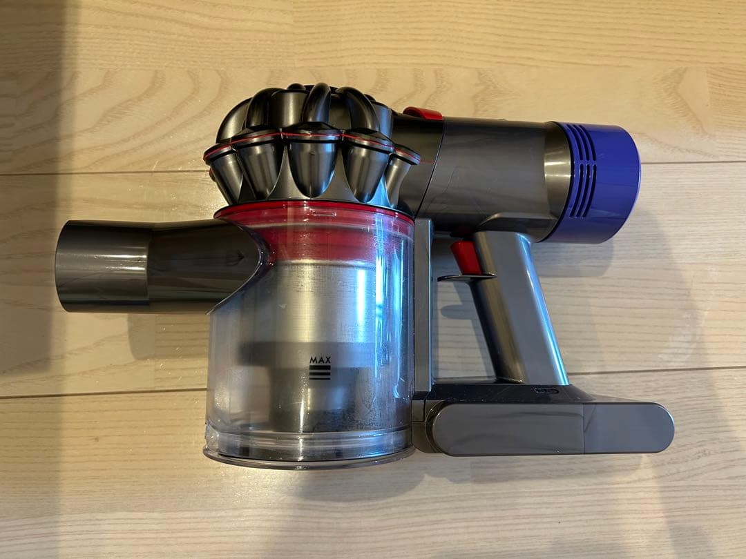 5/9値下げ　Dyson v8 fluffy スティッククリーナー　掃除機