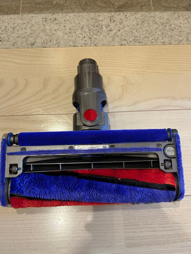 5/9値下げ　Dyson v8 fluffy スティッククリーナー　掃除機
