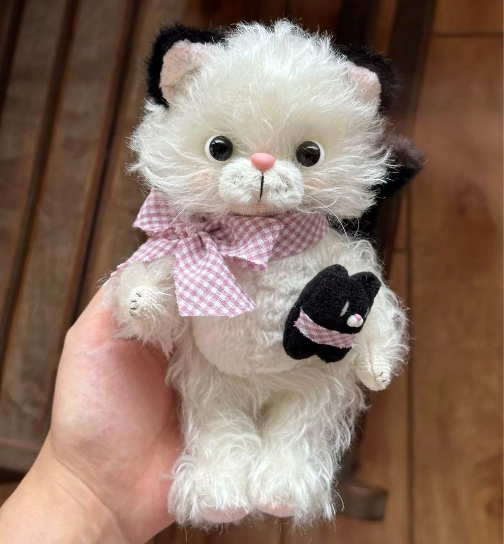 まんまるいお目目の仔猫 アーティストベア ぬいぐるみ 海外作家様 ハンドメイド