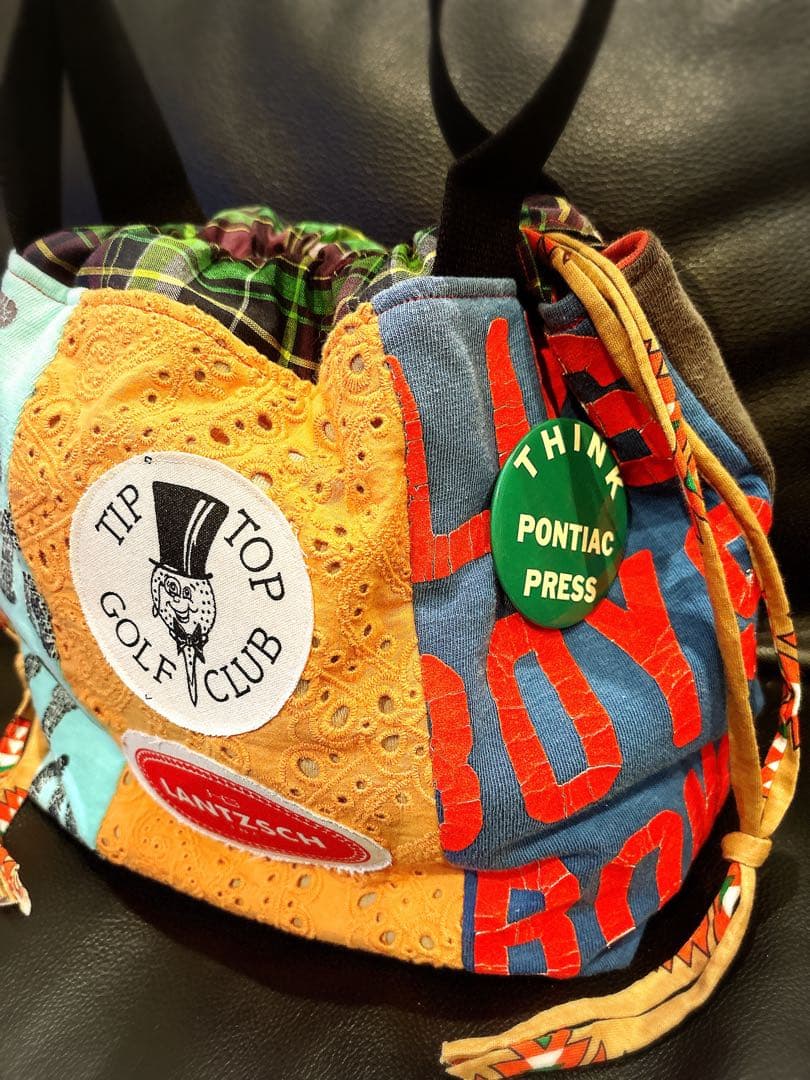 ハンドメイド 巾着トートバッグ 異素材パッチ リメイク DD缶バッジ付き♡