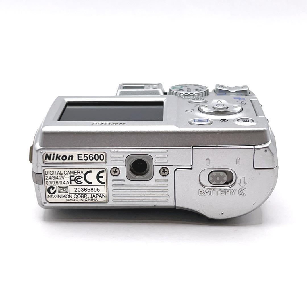 【良品・動作品】　Nikon COOLPIX 5600 シルバー 単三電池式