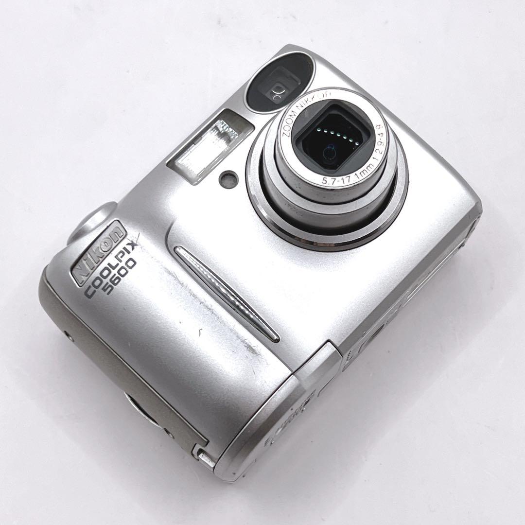 【良品・動作品】　Nikon COOLPIX 5600 シルバー 単三電池式
