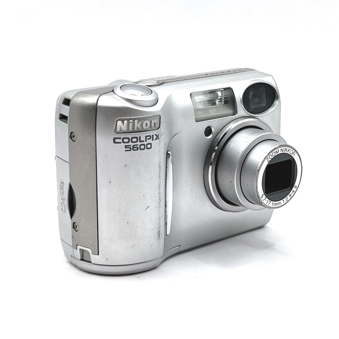 【良品・動作品】　Nikon COOLPIX 5600 シルバー 単三電池式