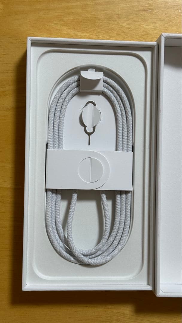 iPhone 16e 128GB ホワイト バッテリー最大容量100%