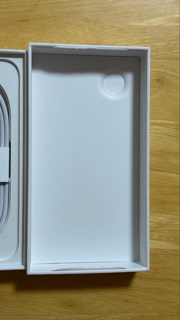 iPhone 16e 128GB ホワイト バッテリー最大容量100%