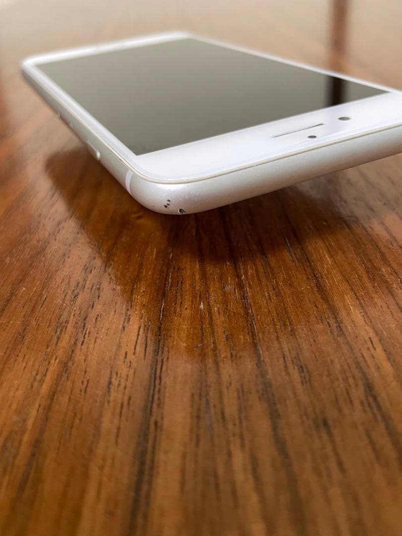 【ジャンク品】　カメラ不良　Apple iPhone8 シルバー 本体