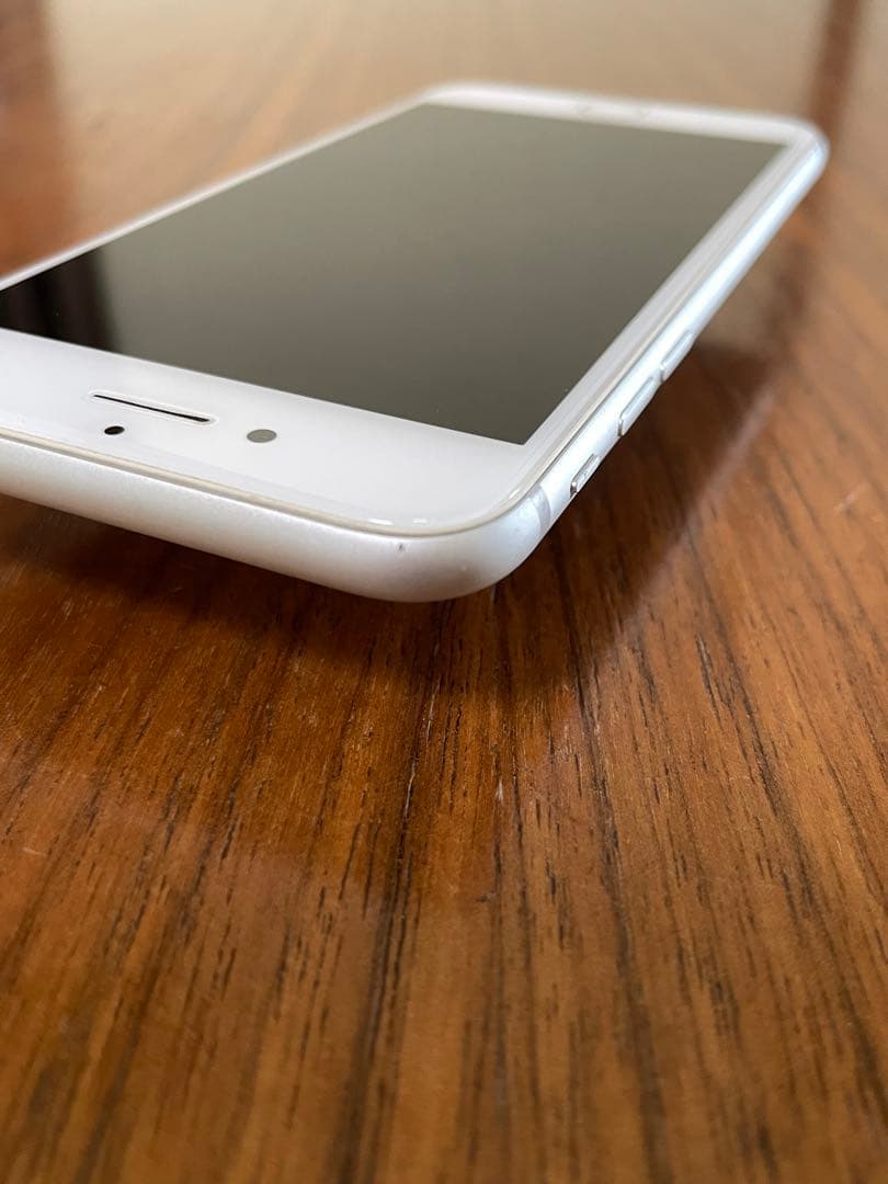 【ジャンク品】　カメラ不良　Apple iPhone8 シルバー 本体