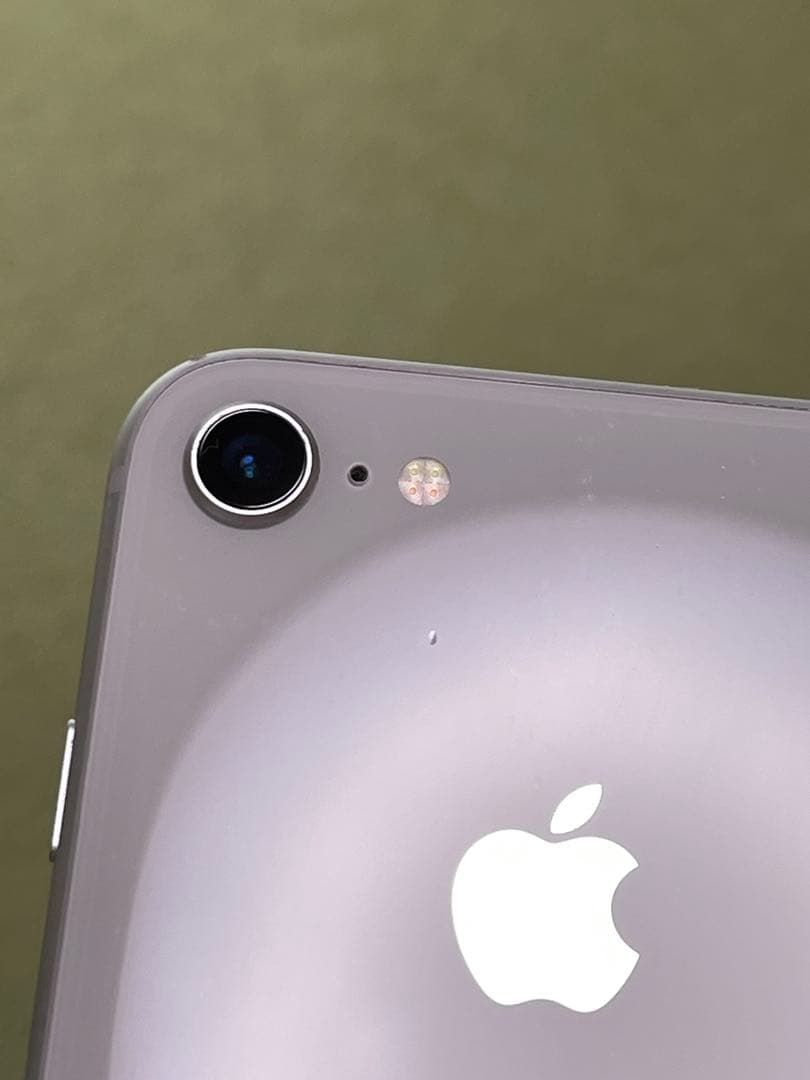 【ジャンク品】　カメラ不良　Apple iPhone8 シルバー 本体