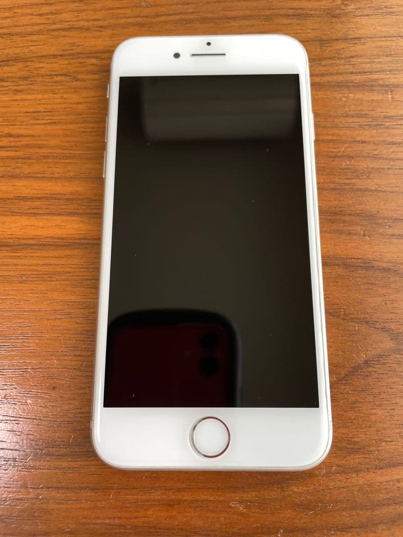 【ジャンク品】　カメラ不良　Apple iPhone8 シルバー 本体