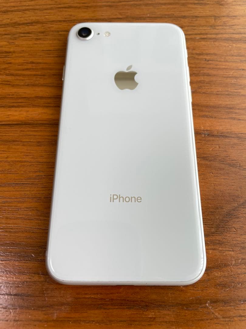 【ジャンク品】　カメラ不良　Apple iPhone8 シルバー 本体