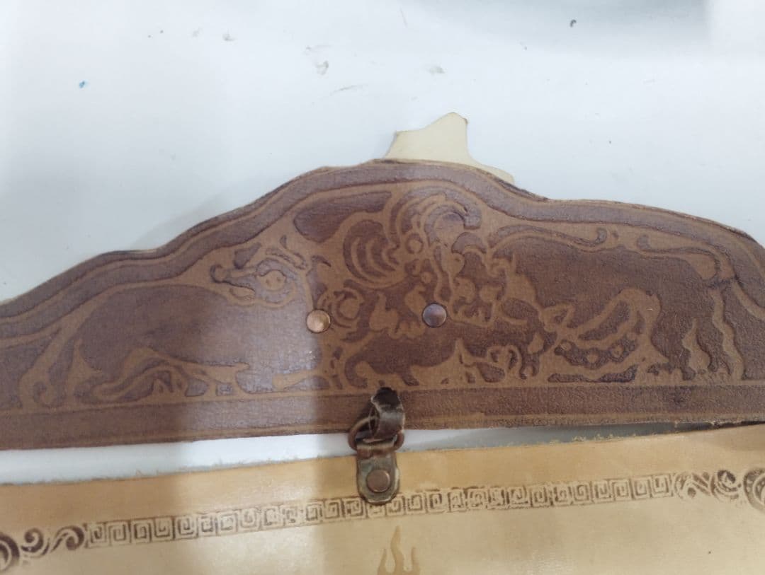 【2点セット】モンゴル 壁飾り / チンギス・カン ＆ 四匹の和合する動物