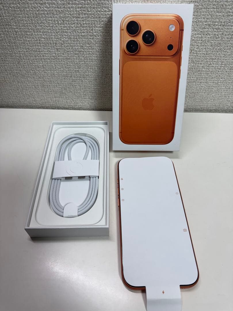 開封未使用 Apple iPhone17pro 512GB コズミックオレンジ