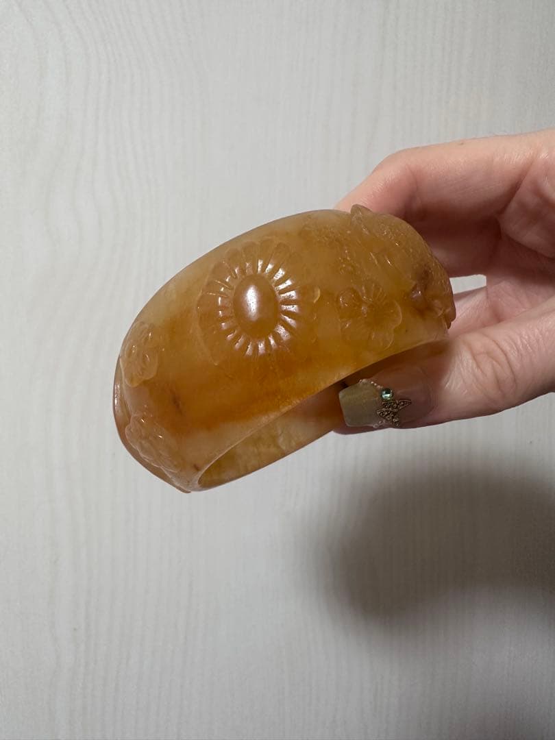 幸運と幸福を呼ぶひまわりの輝き　ひまわりバングル　彫刻バングル　黄龍玉　天然石