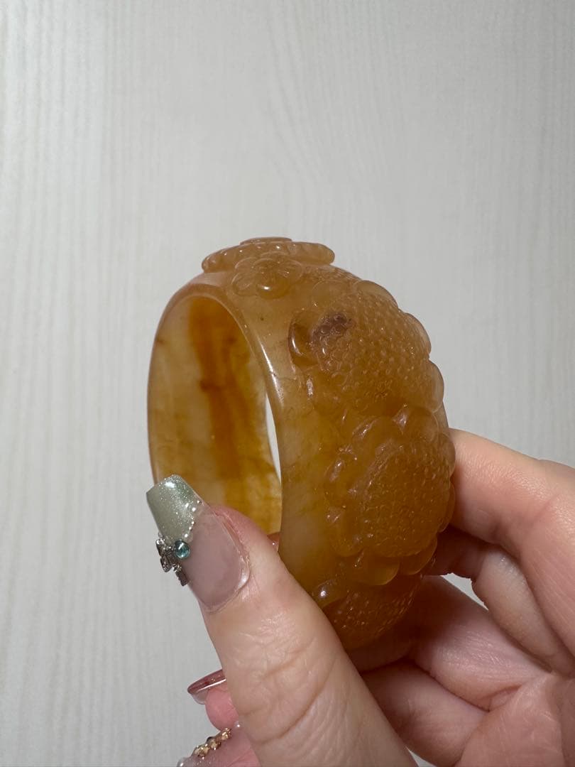 幸運と幸福を呼ぶひまわりの輝き　ひまわりバングル　彫刻バングル　黄龍玉　天然石
