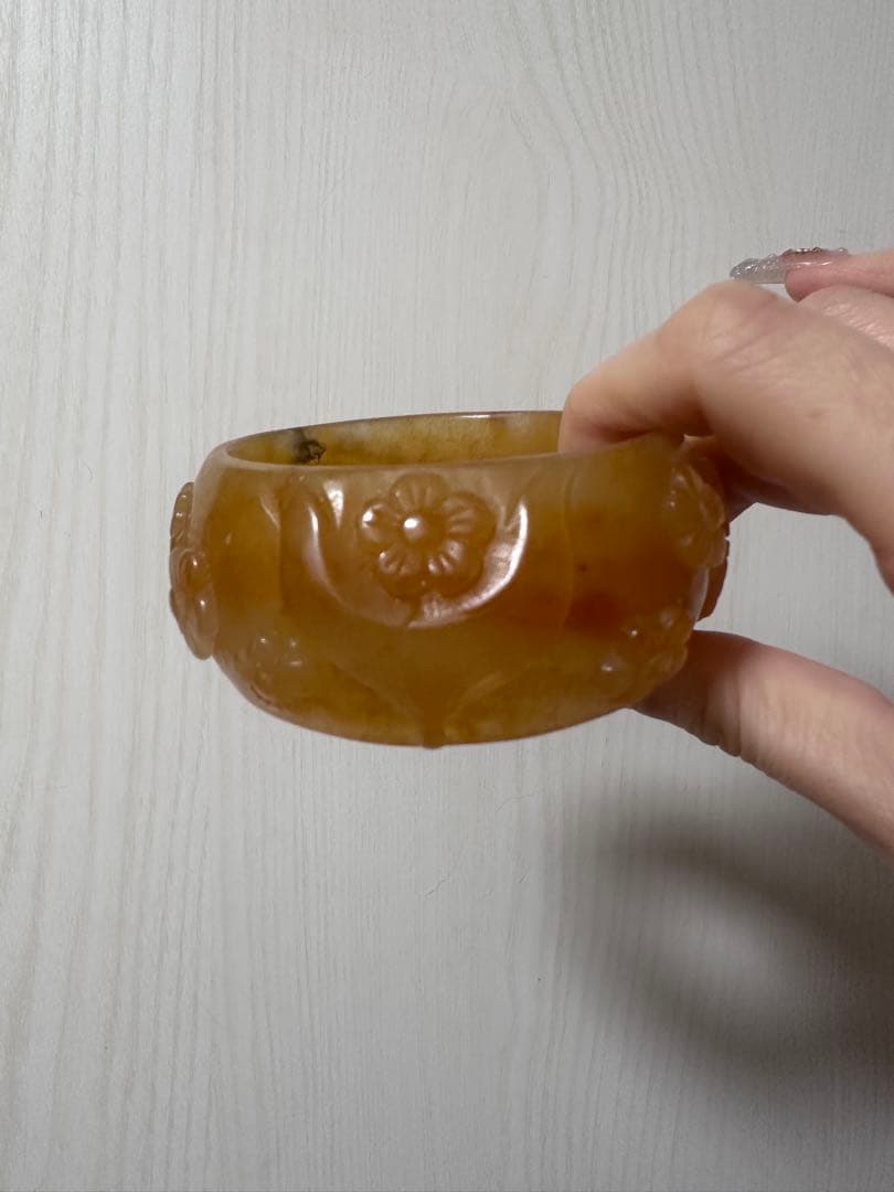 幸運と幸福を呼ぶひまわりの輝き　ひまわりバングル　彫刻バングル　黄龍玉　天然石
